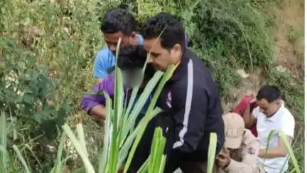 चमोली: गोपेश्वर फायर स्टेशन के पास खाई में गिरे व्यक्ति का फायर सर्विस गोपेश्वर की टीम ने किया सफल रेस्क्यू