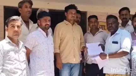 बालेसर: बालेसर नदी क्षेत्र में हो रहे अतिक्रमण को हटाने की मांग को लेकर उपखंड अधिकारी को सौंपा ज्ञापन