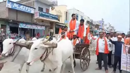 सेनगाव: क्या हुआ तेरा वादा जनआंदोलनाच्या अनुषंगाने तहसील कार्यालयावर धडकला ठाकरे गटाचा बैलगाडी मोर्चा