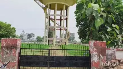 गोला गोकरणनाथ: तहसील गोला क्षेत्र केअंतर्गत ग्राम नयागांव में उत्तरप्रदेश पेयजल निगम की टंकी कई वर्षों से पड़ीं बन्द।#jansamsya#