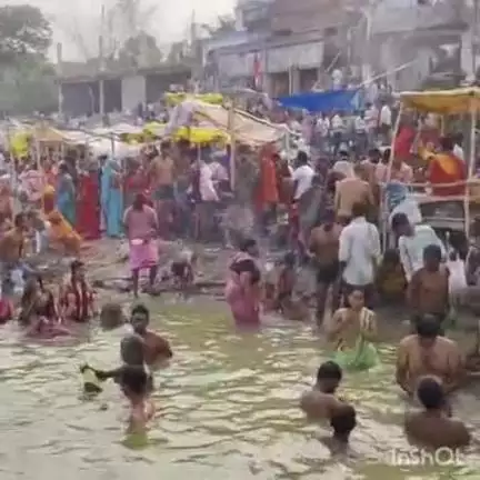 ऊंचाहार: गोकना घाट पर ज्येष्ठ पूर्णिमा के अवसर पर गंगा नदी में लाखों श्रद्धालुओं ने लगाई आस्था की डुबकी
