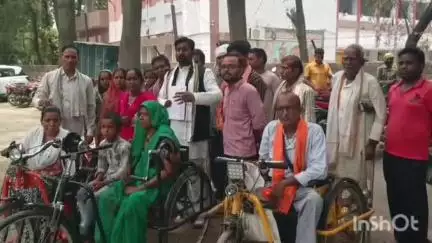 उन्नाव: यूपी में विकलांगों के साथ हो रहे अत्याचार को लेकर कांग्रेस विकलांग प्रकोष्ठ ने जिलाधिकारी को सौंपा ज्ञापन