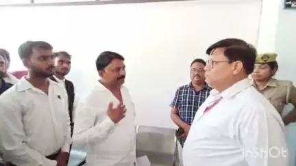 उन्नाव: उन्नाव दोस्तीनग़र में बिजली की समस्या से लोग परेशान पहुंचे जिला कलेक्ट्रेट अतिरिक्त मजिस्ट्रेट को सोपा ज्ञापन#jansamasya