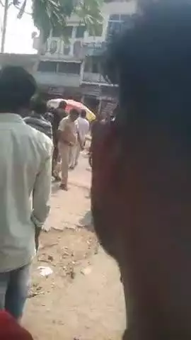 रजौली हॉस्पिटल गेट के बगल में