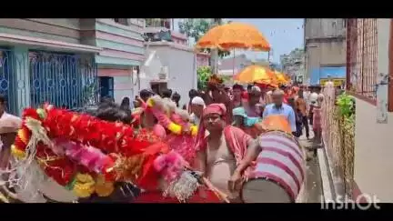 বরজোড়া: মালিয়াড়ায়  মা চন্ডীর গাজন উৎসব অনুষ্ঠান অনুষ্ঠিতহল কড়া পুলিশি নিরাপত্তার মধ্য দিয়ে,এই উৎসবে যোগদিলেন বহু পুণ্যার্থী