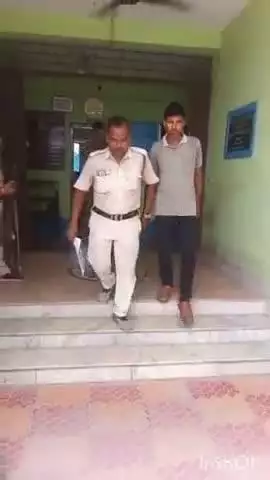 পোলবা-দাদপুর: বেআইনি চোলাই মদ বিক্রির অভিযোগে সুলতানগাছা নবপাড়া এলাকার এক ব্যক্তিকে গ্রেফতার করে আদালতে পাঠাল পুলিশ