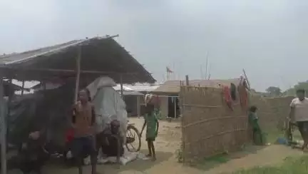 दिघलबैंक: गर्भनडांगा सालबारी महादलित टोला में बिजली और सड़क नही होने से लोग परेशान, की मूलभूत सुविधाओं की मांग #jansamasya