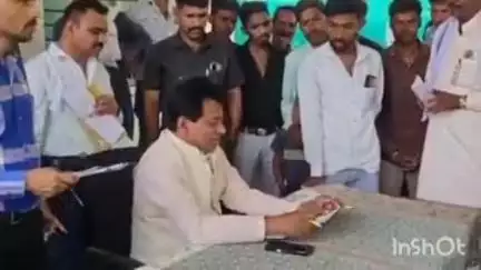 आष्टा: विधायक ने कार्यालय पर की जनसुनवाई, नागरिकों की सुनी समस्याएं