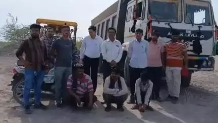મુળી: દુધઈ ગામે સફેદ માટીનું ખનન કરતા શખ્સો ઉપર પ્રાંત અધિકારીનો દરોડો