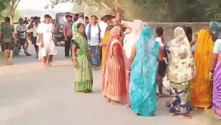 सगड़ी: बीबीपुर में अराजक तत्वों ने अंबेडकर प्रतिमा को किया क्षतिग्रस्त, लोगों ने भीमबर और बाजार गोसाई मार्ग को किया चक्काजाम