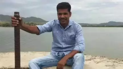 పట్టణంలో కడుపు నొప్పి తాళలేక ఓ వ్యక్తి ఉరివేసుకుని ఆత్మహత్య