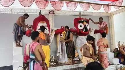 ଖଲ୍ଲିକୋଟ୍: ଶ୍ରୀଜଗନ୍ନାଥ ମନ୍ଦିରରେ ଦେବସ୍ନାନ ପୂର୍ଣ୍ଣିମା ଅନୁଷ୍ଠିତ, ଶତାଧିକ ଭକ୍ତଙ୍କ ସମାଗମ