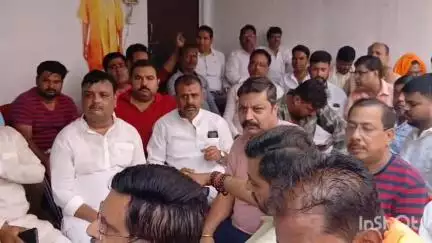 गोरखपुर: BJP गोरखपुर महानगर अध्यक्ष का हुआ आकस्मिक निधन, शोक संवेदना व्यक्त करने पहुंचे नेता और पदाधिकारी