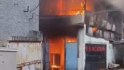कांके: हिंदपीढ़ी थाना क्षेत्र के कई घरों में लगी आग, दमकल टीम ने कड़ी मशक्कत के बाद पाया काबू