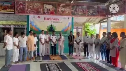 সোণাৰি: আন্তঃৰাষ্ট্ৰীয় যোগ দিৱসৰ লগত সংগতি ৰাখি সোণাৰি হৰি সভাৰ মদনমোহন মন্দিৰ প্ৰাঙ্গনত অনুষ্ঠিত হ'ল যোগ প্রতিযোগিতা