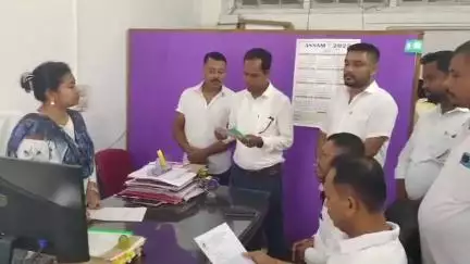 উত্তৰ লক্ষীমপুৰ: বৃহৎ নদীবান্ধৰ বিৰুদ্ধে নগৰত আয়ুক্তৰ জৰিয়তে প্ৰধানমন্ত্ৰীলৈ স্মাৰক পত্ৰ এজেৱাইচিপি জিলা সমিতিৰ