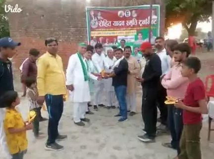 ताखा: ताखा तहसील के  ग्राम दौलतपुर सरसई नवार में क्रिकेट टूर्नामेंट का हुआ समापन