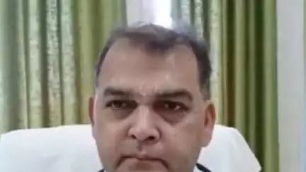 बल्दीराय: लू के प्रकोप को देखते हुए धनपतगंज सामुदायिक स्वास्थ्य केंद्र के अधीक्षक डॉक्टर अरुणेश सिंह ने आम जनता को किया सावधान