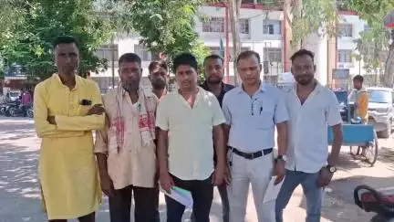 উত্তৰ লক্ষীমপুৰ: বঙালমৰা আৰক্ষী চকীৰ ভাৰপ্ৰাপ্ত আৰক্ষী বিষয়াৰ বিৰুদ্ধে নগৰত আৰক্ষী অধীক্ষক স্মাৰক অভিযোগ দাখিল কৃষক মুক্তি সংগ্ৰাম সমিতিৰ