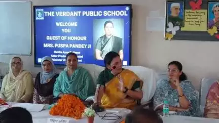 पूरनपुर: तहसील सभागार में महिला आयोग की सदस्य की जनसुनवाई में अव्यवस्था, अधिकारी कुर्सी पर और महिलाएं जमीन पर बैठी