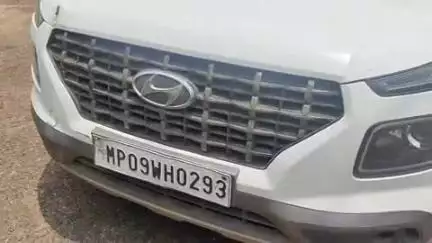 तिल्दा: सांकरा सरोरा के मध्य नीलगिरी नर्सरी के पास कार चालक ने दोपहिया वाहन को मारी ठोकर, 2 घायल