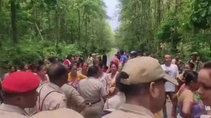 কোকৰাঝাৰ ভাগ: পৰ্বতঝোৰাৰ বাসবাৰীত আদানি গ্রুপক মাটি হস্তান্তৰক কেন্দ্ৰ কৰি উত্তপ্ত পৰিস্থিতিৰ সৃষ্টি