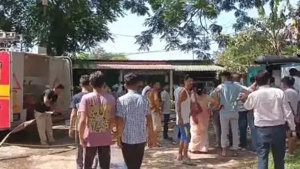 শিৱসাগৰ: জয়সাগৰস্থিত শিৱসাগৰ অসামৰিক চিকিৎসালয় প্ৰাঙ্গনত ভয়ংকৰ অগ্নিকাণ্ড , ঘটনাস্থলীত উপস্থিত অগ্নি নিৰ্বাপক বাহিনী