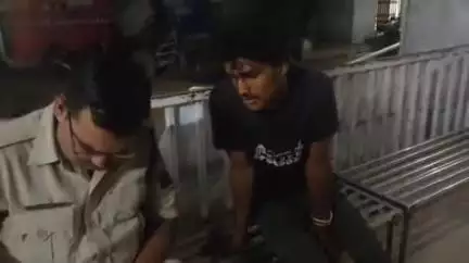 बाबई: के तवा पुल के पास दो युवकों ने एक युवक को गाली देकर पीटा, जान से मारने की धमकी, वीडियो वायरल