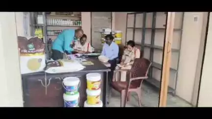 మహబూబాబాద్: ఈధులపూసపల్లి గ్రామంలోని ఫెస్టి సైడ్స్ షాపు ను తనిఖీ చేసి రికార్డులను పరిశీలించిన సీఐ సర్వయ్య..