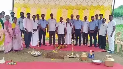 உத்திரமேரூர்: ஆனம்பாக்கத்தில் சமுதாய நலக்கூட பணிக்கான பூமி பூஜையை உத்திரமேரூர் எம்எல்ஏ க. சுந்தர் துவக்கி வைத்தார்