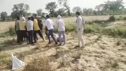 महावन: गांव नगला जगली में दबंगों ने जबरदस्ती बाउंड्री निर्माण किया, विरोध करने पर परिजनों के साथ की धक्का-मुक्की