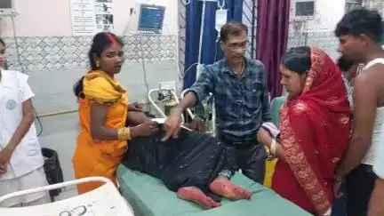 मनिका दो मुहान के नजदीक नवदेलवा स्कूल के पास सवारी गाड़ी को ट्रक ने मारा टक्कर पांच घायल! #latehar #manika #accident
