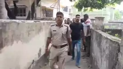চণ্ডীতলা ২: হুগলির হিন্দমোটরে ভাড়ার বাড়ি থেকে একই পরিবারের মা ও মেয়ের রক্তাক্ত দেহ উদ্ধার, বাবার অবস্থা আশঙ্কাজনক