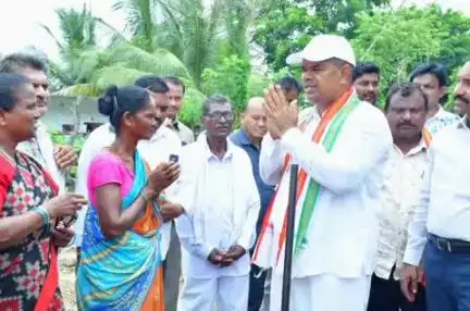 మణుగూరు: ఇందిరమ్మ ఇళ్ల భూమి పూజ కార్యక్రమంలో పాల్గొన్న పినపాక ఎమ్మెల్యే పాయం