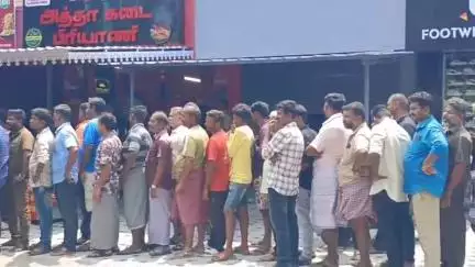 காரைக்குடி: அம்பேத்கர் சிலை அருகில் ரூ10 க்கு சிக்கன் பிரியாணி அலைமோதிய கூட்டம்