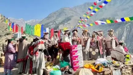 मोरंग: लिप्पा गांव में लगाए गए 108 दारछोद, गांव की सुख-शांति के लिए की गई विशेष पूजा