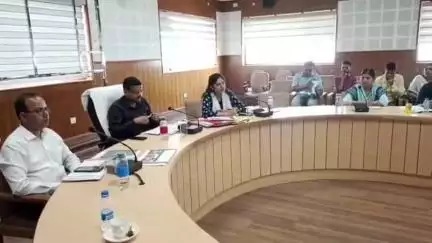 पौड़ी: मुख्य विकास अधिकारी ने विकास कार्यों की धीमी प्रगति पर खंड विकास अधिकारियों को दी चेतावनी