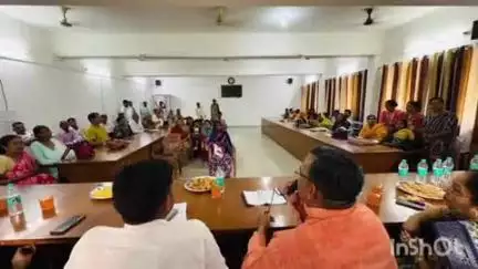 डिबाई: डिबाई तहसील सभागार में आंगनबाड़ी कार्यकत्रियों को विधायक ने वितरित किए नियुक्ति पत्र