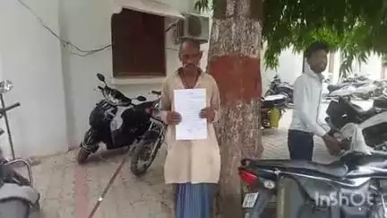 धौरहरा: कुंजा पुरवा गांव के दबंग ने पीड़ित के खेत में लगी मक्के की फसल को जबरन काटा, पीड़ित ने पुलिस से की शिकायत