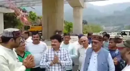 पोखरी: बनातोली सिवाई में मां चंडिका धारा निमार्ण पर बनी सहमति, रेलवे ने निमार्ण कार्य किया शुरू    #jansamasya