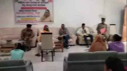 मैनपुरी: राज्य महिला आयोग की सदस्य मीना कुमारी ने ट्रांजिस्ट हॉस्टल पहुंचकर की जनसुनवाई