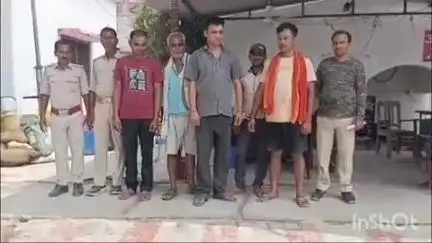 बंजरिया: बंजरिया पुलिस ने चैलाहा चौक से 5 शराबियों को गिरफ्तार कर बुधवार को न्यायिक हिरासत में भेजा