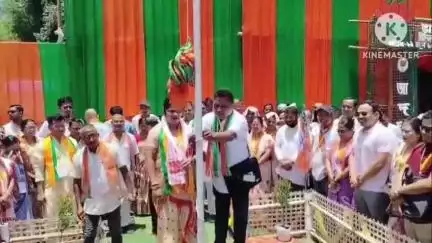 সোণাৰি: কংগ্ৰেছৰ সলনি আমি এতিয়া নিজৰ কথাহে চিন্তা কৰিছোঁ, মাহমৰাত এই মন্তব্য ৰাজ্যিক বিজেপিৰ সভাপতি দিলীপ শইকীয়াৰ