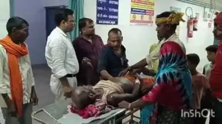 भभुआ: मनिहारी गांव में दो भाइयों के जमीनी विवाद में छोटे भाई ने बड़े भाई को छत से नीचे फेंका, सदर में इलाज जारी