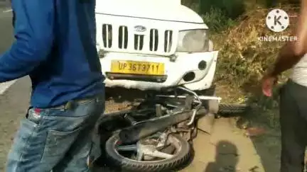 बस्ती: नगर थाना क्षेत्र के गोटवा बाजार के पास बाइक एक पिकअप से टकराई, दो युवक हुए घायल, घायलों को भेजा गया अस्पताल