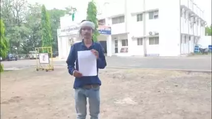 सागर नगर: पिता को खोजने के लिए दर-दर भटक रहा बेटा, एसपी कार्यालय पहुंचकर लगाई पिता को ढूंढने की गुहार