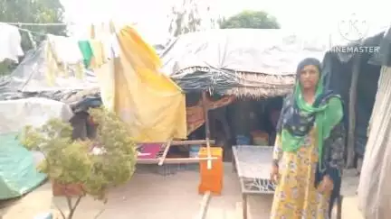 अमरिया: विकासखंड अमरिया क्षेत्र में प्रधानमंत्री आवास योजना का लाभ नहीं मिला, गिधौर में तिरपाल के नीचे रह रहा परिवार
