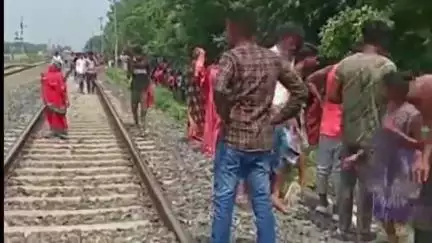 সাঁইথিয়া: মাঠপলসা গ্রামের রেল গেটের কাছে এক্সপ্রেস ট্রেন থেকে পড়ে গিয়ে মৃত্যু 2 জনের