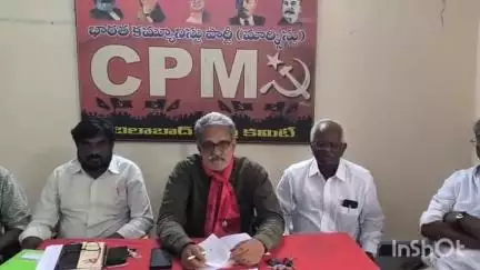 అదిలాబాద్ అర్బన్: రైతులు, అమాయక ప్రజలపై అటవీ శాఖ అధికారుల దాడులను తిప్పికొడతాం: రాష్ట్ర సీపీఎం కార్యదర్శి వర్గ సభ్యులు బండారి రవికుమార్