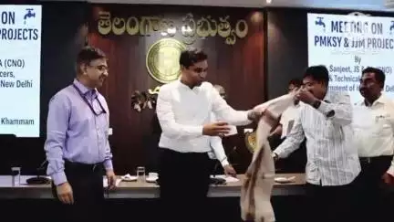 ఖమ్మం అర్బన్: చివరి ఆయకట్టు వరకు సాగునీరు అందించేందుకు సమన్వయంతో పని చేయాలి: కేంద్ర గృహ నిర్మాణ మంత్రిత్వ శాఖ జాయింట్ సెక్రెటరీ సంజీత్